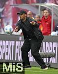 03.05.2025, Fussball 1. Bundesliga 2024/2025, 32. Spieltag, RB Leipzig - FC Bayern Mnchen, in der Red Bull Arena Leipzig, Trainer Vincent Kompany (FC Bayern Mnchen) 


