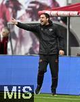 03.05.2025, Fussball 1. Bundesliga 2024/2025, 32. Spieltag, RB Leipzig - FC Bayern Mnchen, in der Red Bull Arena Leipzig, Trainer Zsolt Lw (RB Leipzig) mit dem Daumen nach oben,


