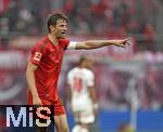 03.05.2025, Fussball 1. Bundesliga 2024/2025, 32. Spieltag, RB Leipzig - FC Bayern Mnchen, in der Red Bull Arena Leipzig, Thomas Mller (FC Bayern Mnchen) gestikuliert


