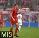 03.05.2025, Fussball 1. Bundesliga 2024/2025, 32. Spieltag, RB Leipzig - FC Bayern Mnchen, in der Red Bull Arena Leipzig, Thomas Mller (FC Bayern Mnchen) gestikuliert


