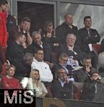 03.05.2025, Fussball 1. Bundesliga 2024/2025, 32. Spieltag, RB Leipzig - FC Bayern Mnchen, in der Red Bull Arena Leipzig, Harry Kane (FC Bayern Mnchen) nachdenklich, untere Reihe v.l. Sportvorstand Max Eberl (Bayern Mnchen), Vorstandsvorsitzender Jan-Christian Dreesen (FC Bayern Mnchen) und Prsident Herbert Hainer (FC Bayern) nachdenklich.


