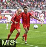 03.05.2025, Fussball 1. Bundesliga 2024/2025, 32. Spieltag, RB Leipzig - FC Bayern Mnchen, in der Red Bull Arena Leipzig, Torjubel v.l. Leroy Sane (Bayern Mnchen) und Kingsley Coman (FC Bayern Mnchen) 


