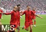 03.05.2025, Fussball 1. Bundesliga 2024/2025, 32. Spieltag, RB Leipzig - FC Bayern Mnchen, in der Red Bull Arena Leipzig, v.l. Leroy Sane (Bayern Mnchen), Kingsley Coman (FC Bayern Mnchen) und Aleksandar Pavlovic (Bayern Mnchen)  


