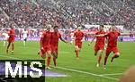 03.05.2025, Fussball 1. Bundesliga 2024/2025, 32. Spieltag, RB Leipzig - FC Bayern Mnchen, in der Red Bull Arena Leipzig, v.l. Leroy Sane (Bayern Mnchen), Kingsley Coman (FC Bayern Mnchen), Konrad Laimer (FC Bayern Mnchen), Aleksandar Pavlovic (Bayern Mnchen)  und Joshua Kimmich (FC Bayern Mnchen) 

