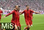 03.05.2025, Fussball 1. Bundesliga 2024/2025, 32. Spieltag, RB Leipzig - FC Bayern Mnchen, in der Red Bull Arena Leipzig, v.l. Kingsley Coman (FC Bayern Mnchen), Leroy Sane (Bayern Mnchen) und Aleksandar Pavlovic (Bayern Mnchen)  jubelt.


