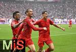 03.05.2025, Fussball 1. Bundesliga 2024/2025, 32. Spieltag, RB Leipzig - FC Bayern Mnchen, in der Red Bull Arena Leipzig, v.l. Kingsley Coman (FC Bayern Mnchen), Leroy Sane (Bayern Mnchen) und Aleksandar Pavlovic (Bayern Mnchen)  jubelt.


