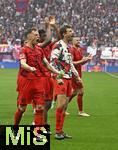 03.05.2025, Fussball 1. Bundesliga 2024/2025, 32. Spieltag, RB Leipzig - FC Bayern Mnchen, in der Red Bull Arena Leipzig, Die Bayern Spieler bei den Fans in der Kurve, v.l. JJoshua Kimmich (FC Bayern Mnchen) Kingsley Coman (FC Bayern Mnchen) und Thomas Mller (FC Bayern Mnchen) 

