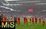 03.05.2025, Fussball 1. Bundesliga 2024/2025, 32. Spieltag, RB Leipzig - FC Bayern Mnchen, in der Red Bull Arena Leipzig, LaOla der Bayern Spieler.


