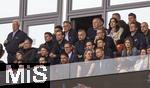 03.05.2025, Fussball 1. Bundesliga 2024/2025, 32. Spieltag, RB Leipzig - FC Bayern Mnchen, in der Red Bull Arena Leipzig, Ehrentribne, Vereinsfhrung RB Leipzig mit Geschftsfhrer Sport: Marcel Schfer (RB Leipzig), Mario Gomez (Technischer Direktor Red Bull Soccer), Johannes B. Kerner mit Ehefrau Alina, Michael Ballack,   