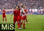 03.05.2025, Fussball 1. Bundesliga 2024/2025, 32. Spieltag, RB Leipzig - FC Bayern Mnchen, in der Red Bull Arena Leipzig, die Bayernspieler nach dem Spiel.  Joshua Kimmich (FC Bayern Mnchen), Thomas Mller (FC Bayern Mnchen), 