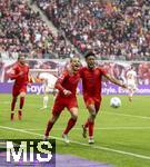 03.05.2025, Fussball 1. Bundesliga 2024/2025, 32. Spieltag, RB Leipzig - FC Bayern Mnchen, in der Red Bull Arena Leipzig, Torjubel Leroy Sane (li, Bayern Mnchen) nach seinem 3:2 Fhrungstreffer, mit Kingsley Coman (FC Bayern Mnchen), 