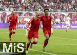 03.05.2025, Fussball 1. Bundesliga 2024/2025, 32. Spieltag, RB Leipzig - FC Bayern Mnchen, in der Red Bull Arena Leipzig, Torjubel Leroy Sane (li, Bayern Mnchen) nach seinem 3:2 Fhrungstreffer, mit Kingsley Coman (FC Bayern Mnchen), 