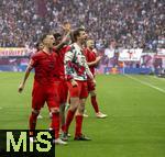 03.05.2025, Fussball 1. Bundesliga 2024/2025, 32. Spieltag, RB Leipzig - FC Bayern Mnchen, in der Red Bull Arena Leipzig, die Bayernspieler nach dem Spiel.  Joshua Kimmich (FC Bayern Mnchen), Thomas Mller (FC Bayern Mnchen), 