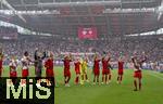 03.05.2025, Fussball 1. Bundesliga 2024/2025, 32. Spieltag, RB Leipzig - FC Bayern Mnchen, in der Red Bull Arena Leipzig, Dank an die Fans, die Bayernspieler nach dem Spiel. re: Thomas Mller (FC Bayern Mnchen) 
