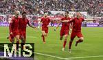 03.05.2025, Fussball 1. Bundesliga 2024/2025, 32. Spieltag, RB Leipzig - FC Bayern Mnchen, in der Red Bull Arena Leipzig, Torjubel Leroy Sane (li, Bayern Mnchen) nach seinem 3:2 Fhrungstreffer, mit Kingsley Coman (FC Bayern Mnchen), Aleksandar Pavlovic (Bayern Mnchen) und Joshua Kimmich (FC Bayern Mnchen) 