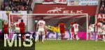 03.05.2025, Fussball 1. Bundesliga 2024/2025, 32. Spieltag, RB Leipzig - FC Bayern Mnchen, in der Red Bull Arena Leipzig, Kopfballtor Lukas Klostermann (re, RB Leipzig) zum 2:0. Torwart Jonas Urbig (FC Bayern Mnchen) fliegt vergeblich.