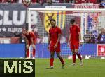 03.05.2025, Fussball 1. Bundesliga 2024/2025, 32. Spieltag, RB Leipzig - FC Bayern Mnchen, in der Red Bull Arena Leipzig, Nach dem Gegentor zum 3:3, Kingsley Coman (FC Bayern Mnchen) und Aleksandar Pavlovic (Bayern Mnchen)  frustriert.