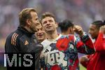 03.05.2025, Fussball 1. Bundesliga 2024/2025, 32. Spieltag, RB Leipzig - FC Bayern Mnchen, in der Red Bull Arena Leipzig, die Bayernspieler nach dem Spiel, Harry Kane (FC Bayern Mnchen) mit Thomas Mller (FC Bayern Mnchen) 