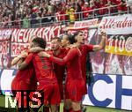 03.05.2025, Fussball 1. Bundesliga 2024/2025, 32. Spieltag, RB Leipzig - FC Bayern Mnchen, in der Red Bull Arena Leipzig, Torjubel , Serge Gnabry (FC Bayern Mnchen), Joshua Kimmich (FC Bayern Mnchen), Leroy Sane (Bayern Mnchen), Aleksandar Pavlovic (Bayern Mnchen)  