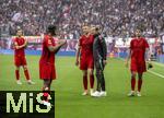03.05.2025, Fussball 1. Bundesliga 2024/2025, 32. Spieltag, RB Leipzig - FC Bayern Mnchen, in der Red Bull Arena Leipzig, die Bayernspieler nach dem Spiel. Josip Stanisic (Bayern Mnchen), Serge Gnabry (FC Bayern Mnchen), Eric Dier (FC Bayern Mnchen), Harry Kane (FC Bayern Mnchen), Aleksandar Pavlovic (Bayern Mnchen)  