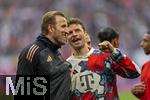 03.05.2025, Fussball 1. Bundesliga 2024/2025, 32. Spieltag, RB Leipzig - FC Bayern Mnchen, in der Red Bull Arena Leipzig, die Bayernspieler nach dem Spiel, Harry Kane (FC Bayern Mnchen) mit Thomas Mller (FC Bayern Mnchen) 