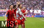 03.05.2025, Fussball 1. Bundesliga 2024/2025, 32. Spieltag, RB Leipzig - FC Bayern Mnchen, in der Red Bull Arena Leipzig, die Bayernspieler nach dem Spiel.  Joshua Kimmich (FC Bayern Mnchen), Thomas Mller (FC Bayern Mnchen), 