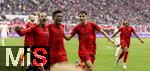 03.05.2025, Fussball 1. Bundesliga 2024/2025, 32. Spieltag, RB Leipzig - FC Bayern Mnchen, in der Red Bull Arena Leipzig, Torjubel Leroy Sane (li, Bayern Mnchen) nach seinem 3:2 Fhrungstreffer, mit Kingsley Coman (FC Bayern Mnchen) und Aleksandar Pavlovic (Bayern Mnchen)  