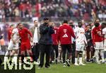 03.05.2025, Fussball 1. Bundesliga 2024/2025, 32. Spieltag, RB Leipzig - FC Bayern Mnchen, in der Red Bull Arena Leipzig, Trainer Vincent Kompany (FC Bayern Mnchen) nach dem Spiel bei den Fans