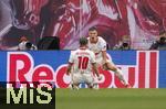 03.05.2025, Fussball 1. Bundesliga 2024/2025, 32. Spieltag, RB Leipzig - FC Bayern Mnchen, in der Red Bull Arena Leipzig, v.li: Xavi Simons (RB Leipzig) jubel mit Benjamin Sesko (RB Leipzig) 