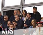 03.05.2025, Fussball 1. Bundesliga 2024/2025, 32. Spieltag, RB Leipzig - FC Bayern Mnchen, in der Red Bull Arena Leipzig, Ehrentribne, Johannes B. Kerner mit Ehefrau Alina, Michael Ballack, 