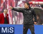 03.05.2025, Fussball 1. Bundesliga 2024/2025, 32. Spieltag, RB Leipzig - FC Bayern Mnchen, in der Red Bull Arena Leipzig, Trainer Zsolt Lw (RB Leipzig) an der Seitenlinie.