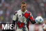 03.05.2025, Fussball 1. Bundesliga 2024/2025, 32. Spieltag, RB Leipzig - FC Bayern Mnchen, in der Red Bull Arena Leipzig, Torwart Daniel Peretz (FC Bayern Mnchen) beim Aufwrmen.