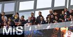 03.05.2025, Fussball 1. Bundesliga 2024/2025, 32. Spieltag, RB Leipzig - FC Bayern Mnchen, in der Red Bull Arena Leipzig, Ehrentribne mit der Mnchner Vereinsfhrung, Sportvorstand Max Eberl (Bayern Mnchen), Vorstandsvorsitzender Jan-Christian Dreesen (FC Bayern Mnchen), Prsident Herbert Hainer (FC Bayern), Geschftsfhrer Michael Diederich (FC Bayern Mnchen),  Harry Kane (FC Bayern Mnchen) mit Bruder Charlie Kane, Mario Gomez (Technischer Direktor Red Bull Soccer), Sportdirektor Markus Krsche (RB Leipzig), Geschftsfhrer Sport: Marcel Schfer (RB Leipzig), Geschftsfhrer, Chief Business Officer (CBO): Johann Plenge (RB Leipzig), Florian Hopp (RB Leipzig), Chief Commercial Officer (CCO): Matthias Reichwald (RB Salzburg), Chief Media Officer (CMO): Marco Fenske (RB Leipzig), Chief Operating Officer (COO): Jens May (RB Leipzig), Director Legal & Compliance: Brbel Milsch (RB Leipzig), 