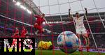 03.05.2025, Fussball 1. Bundesliga 2024/2025, 32. Spieltag, RB Leipzig - FC Bayern Mnchen, in der Red Bull Arena Leipzig,  Torschuss zum 2:0 von Lukas Klostermann (nicht im Bild, RB Leipzig) per Kopfball, Torwart Jonas Urbig (FC Bayern Mnchen) liegt geschlagen am Boden.  li: Eric Dier (FC Bayern Mnchen), Thomas Mller (FC Bayern Mnchen), Joshua Kimmich (FC Bayern Mnchen) nur Zuschauer. re: Benjamin Sesko (RB Leipzig) jubelt 
 
