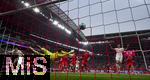 03.05.2025, Fussball 1. Bundesliga 2024/2025, 32. Spieltag, RB Leipzig - FC Bayern Mnchen, in der Red Bull Arena Leipzig,  Torschuss zum 2:0 von Lukas Klostermann (li, RB Leipzig) per Kopfball, Torwart Jonas Urbig (FC Bayern Mnchen) streckt sich vergeblich zum Ball. mitte: Eric Dier (FC Bayern Mnchen), Thomas Mller (FC Bayern Mnchen), Joshua Kimmich (FC Bayern Mnchen) nur Zuschauer. re: Benjamin Sesko (RB Leipzig) jubelt 

