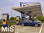 09.05.2025, Ltzen (Sachsen Anhalt), Der Energieversorger EnBW hat hier einen Ladepark fr E-Autos an der Autobahn A9 installiert. An 8 modernen Schnell-Ladesulen knnen hier E-Autos ihren Akku aufladen. Alle Stalls sind 300KW Schnellader, HPC Hypercharger. Auf der berdachung wurden Photovoltaik-Module zur Stromgewinnung angebracht.  