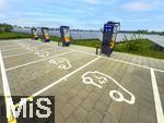09.05.2025, Ltzen (Sachsen Anhalt), Der Energieversorger EnBW hat hier einen Ladepark fr E-Autos an der Autobahn A9 installiert. An 8 modernen Schnell-Ladesulen knnen hier E-Autos ihren Akku aufladen. Alle Stalls sind 300KW Schnellader, HPC Hypercharger. Alle Ladepltze sind leer.
