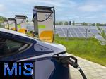 09.05.2025, Ltzen (Sachsen Anhalt), Der Energieversorger EnBW hat hier einen Ladepark fr E-Autos an der Autobahn A9 installiert. An 8 modernen Schnell-Ladesulen knnen hier E-Autos ihren Akku aufladen. Alle Stalls sind 300KW Schnellader, HPC Hypercharger. Auf der berdachung wurden Photovoltaik-Module zur Stromgewinnung angebracht. 