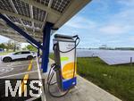 09.05.2025, Ltzen (Sachsen Anhalt), Der Energieversorger EnBW hat hier einen Ladepark fr E-Autos an der Autobahn A9 installiert. An 8 modernen Schnell-Ladesulen knnen hier E-Autos ihren Akku mit kostrom aufladen. Alle Stalls sind 300KW Schnellader, HPC Hypercharger. 