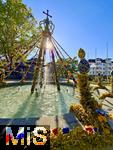 04.05.2025,  Osterfest, mit OSTERBRUNNENFEST in Bad Wrishofen im Allgu, Viele wunderschn verzierte Osterbrunnen knnen die Gste rund um Ostern 2025 in Bad Wrishofen bewundern, wie hier am Kurhaus.
