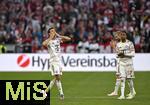 10.05.2025, Fussball 1. Bundesliga 2024/2025, 33. Spieltag, FC Bayern Mnchen - Borussia Mnchengladbach, in der Allianz-Arena Mnchen. Auswechslung, Thomas Mller (Bayern Mnchen) verabschiedet sich und bedankt sich bei den Fans und der Mannschaft

