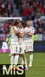 10.05.2025, Fussball 1. Bundesliga 2024/2025, 33. Spieltag, FC Bayern Mnchen - Borussia Mnchengladbach, in der Allianz-Arena Mnchen. Auswechslung, Thomas Mller (Bayern Mnchen) verabschiedet sich und bedankt sich bei den Fans und der Mannschaft, insbesondere bei Harry Kane (Bayern Mnchen)

