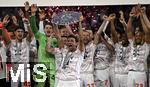 10.05.2025, Fussball 1. Bundesliga 2024/2025, 33. Spieltag, FC Bayern Mnchen - Borussia Mnchengladbach, in der Allianz-Arena Mnchen. der FC Bayern Feiert den Gewinn der Deutschen Meisterschaft, Thomas Mller (Bayern Mnchen) mit der Meisterschale

