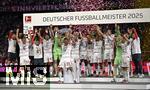 10.05.2025, Fussball 1. Bundesliga 2024/2025, 33. Spieltag, FC Bayern Mnchen - Borussia Mnchengladbach, in der Allianz-Arena Mnchen. der FC Bayern Feiert den Gewinn der Deutschen Meisterschaft, Thomas Mller (Bayern Mnchen) mit der Meisterschale

