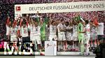 10.05.2025, Fussball 1. Bundesliga 2024/2025, 33. Spieltag, FC Bayern Mnchen - Borussia Mnchengladbach, in der Allianz-Arena Mnchen. der FC Bayern Feiert den Gewinn der Deutschen Meisterschaft, Harry Kane (Bayern Mnchen) mit der Meisterschale

