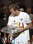 10.05.2025, Fussball 1. Bundesliga 2024/2025, 33. Spieltag, FC Bayern Mnchen - Borussia Mnchengladbach, in der Allianz-Arena Mnchen. der FC Bayern Feiert den Gewinn der Deutschen Meisterschaft, Harry Kane (Bayern Mnchen) mit der Meisterschale

