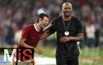 10.05.2025, Fussball 1. Bundesliga 2024/2025, 33. Spieltag, FC Bayern Mnchen - Borussia Mnchengladbach, in der Allianz-Arena Mnchen. der FC Bayern Feiert den Gewinn der Deutschen Meisterschaft, (L-R) Thomas Mller (Bayern Mnchen) und Trainer Vincent Kompany (Bayern Mnchen)

