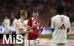 10.05.2025, Fussball 1. Bundesliga 2024/2025, 33. Spieltag, FC Bayern Mnchen - Borussia Mnchengladbach, in der Allianz-Arena Mnchen. der FC Bayern Feiert den Gewinn der Deutschen Meisterschaft, Thomas Mller (Bayern Mnchen) verabschiedet sich

