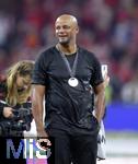 10.05.2025, Fussball 1. Bundesliga 2024/2025, 33. Spieltag,  FC Bayern Mnchen - Borussia Mnchengladbach, in der Allianz-Arena Mnchen. Trainer Vincent Kompany (FC Bayern Mnchen) feiert 

