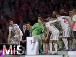 10.05.2025, Fussball 1. Bundesliga 2024/2025, 33. Spieltag,  FC Bayern Mnchen - Borussia Mnchengladbach, in der Allianz-Arena Mnchen. Thomas Mller (FC Bayern Mnchen) streckt die Schale in die Hhe

